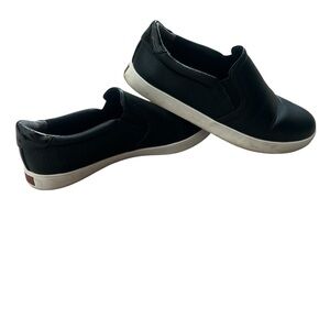 Like new, Dr Scholls Madison slip on
Snake skin pattern